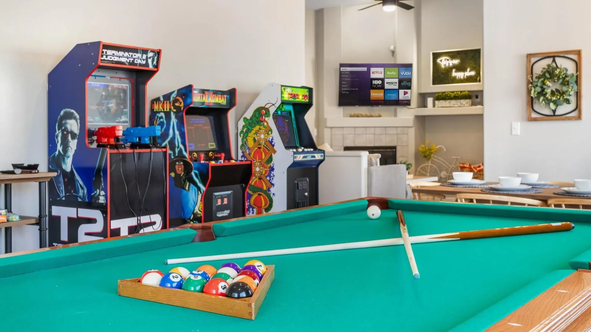 Contacts de Cozy 5Br With Games And Pool For All